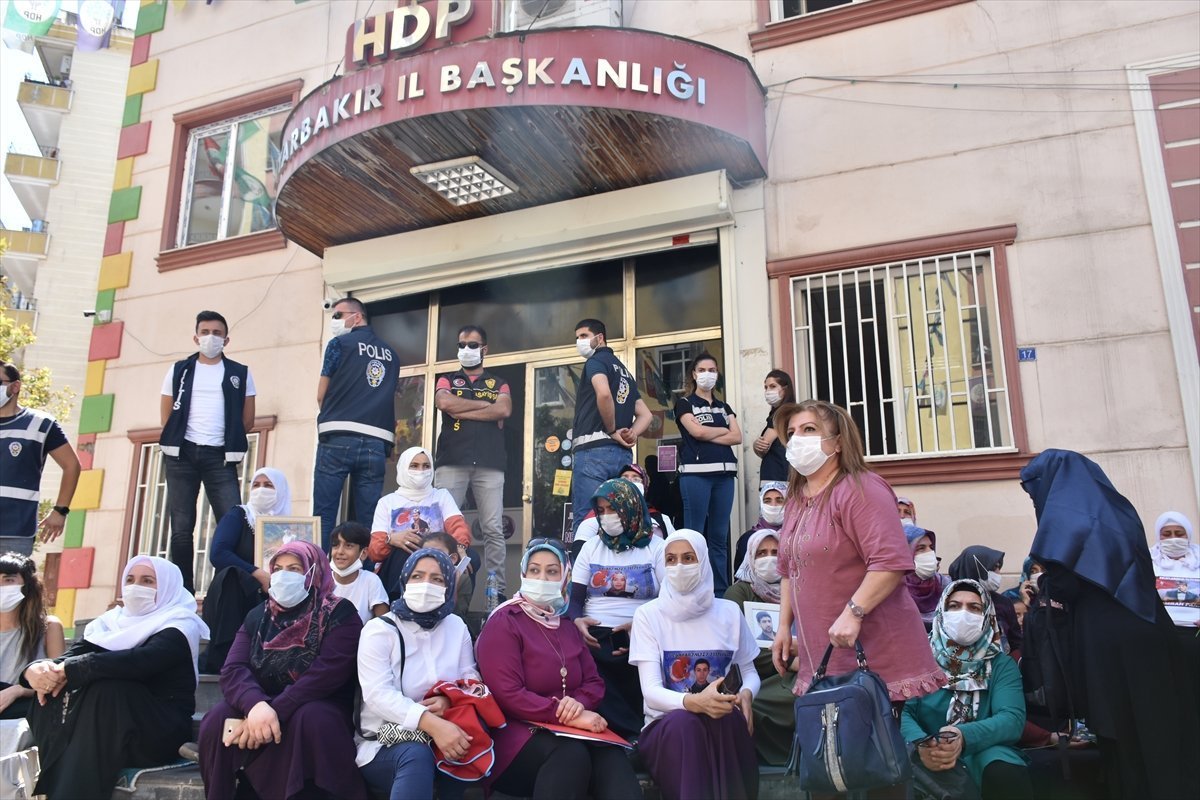 HDP-onundeki-eylemin-1.yilinda-bir-aile-daha-evlat-nobetine-basladı