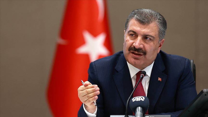 Yesilay-dergisinin-kapaginda-Saglik-Bakani-Fahrettin-Koca-imzasi