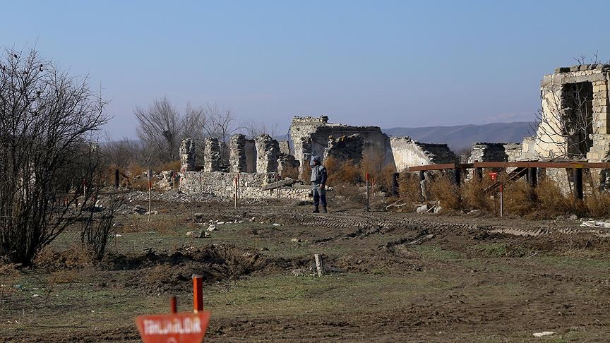 Ermenistan-Azerbaycanin-sivil-yerlesim-birimlerine-saldirilarini-surduruyor