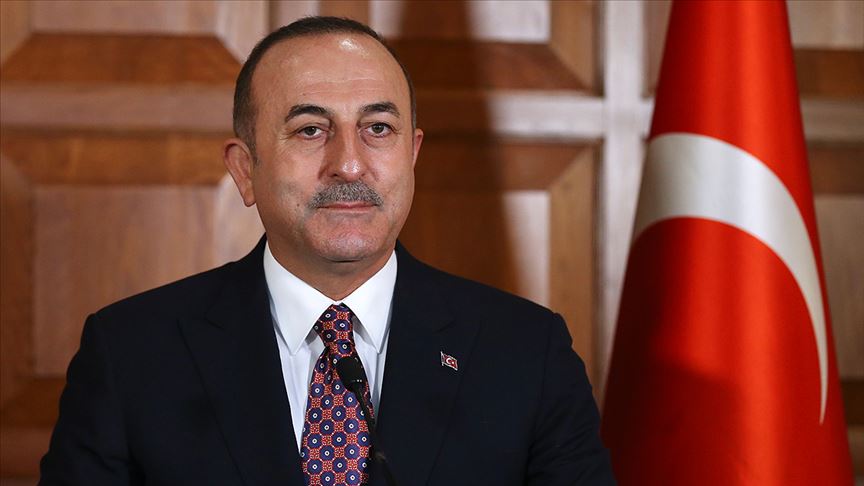 Bakan-Cavusoglu-saldirida-yaralanan-Turk-genciyle-gorustu5