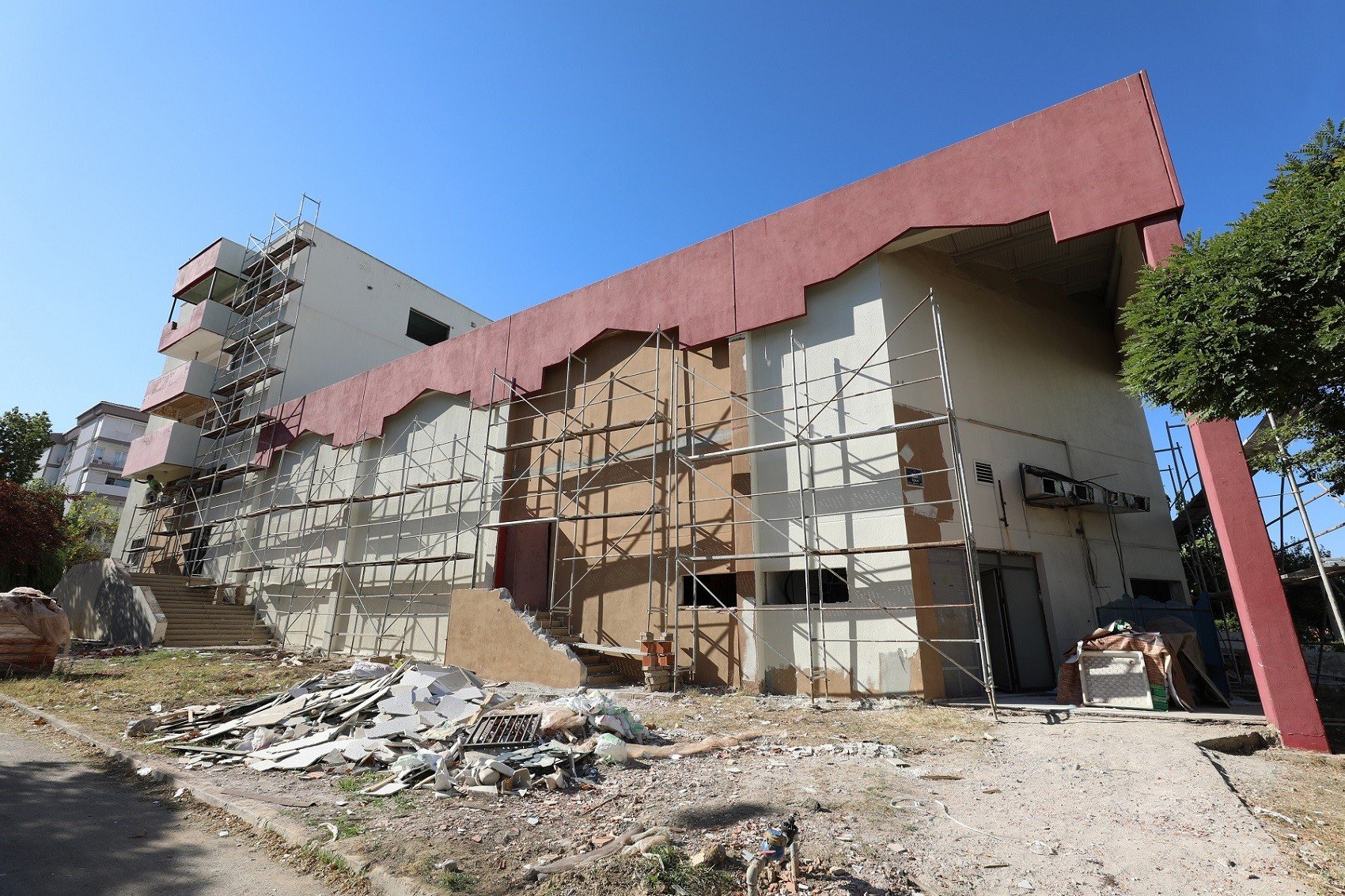 GAZİEMİR AKM YENİLENİYOR