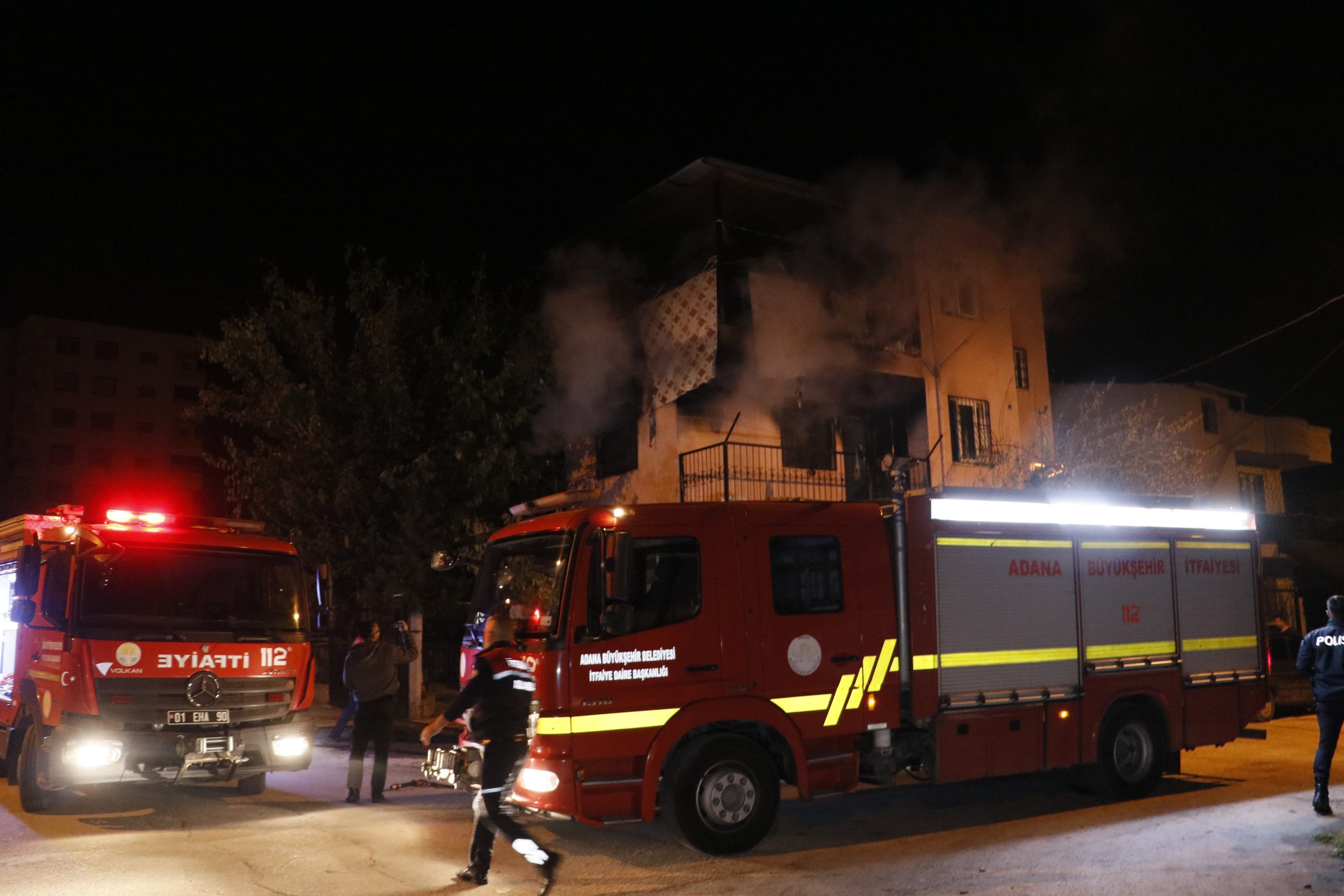 ADANA'DA BİR KİŞİ KİRASINI ÖDEMEDİĞİ EVİ KUNDAKLADI