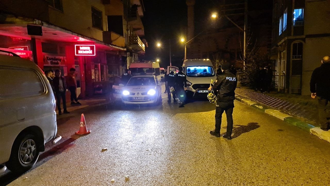 TARTIŞTIĞI KİŞİYİ SİLAHLA BACAĞINDAN YARALADI: 3 GÖZALTI
