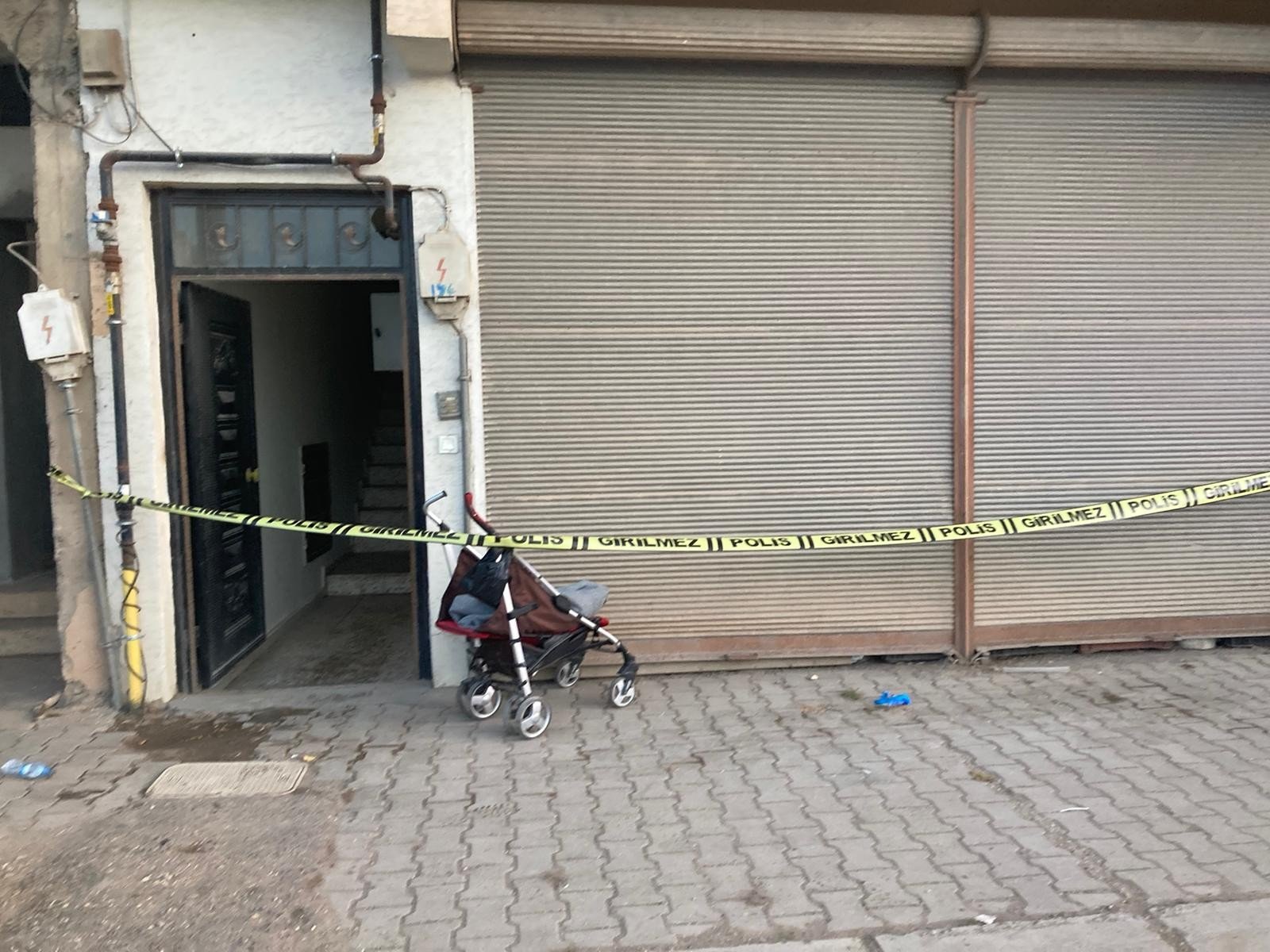 ANNELERİNİN EVDE BIRAKTIĞI 3 ÇOCUK ÇIKAN YANGINDA HAYATINI KAYBETTİ