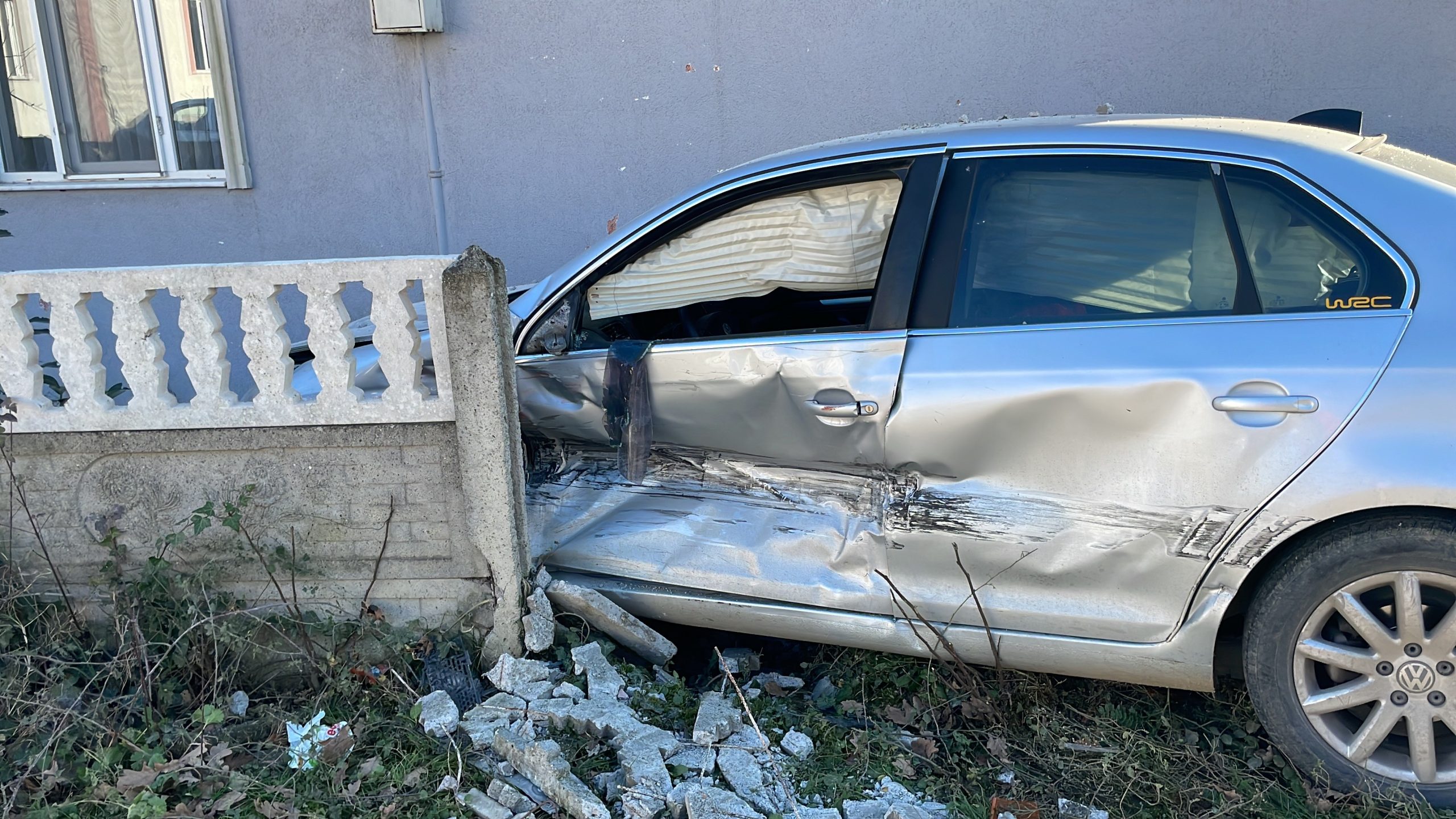 EVİN DUVARINA ÇARPARAK DURABİLDİ: 1 YARALI