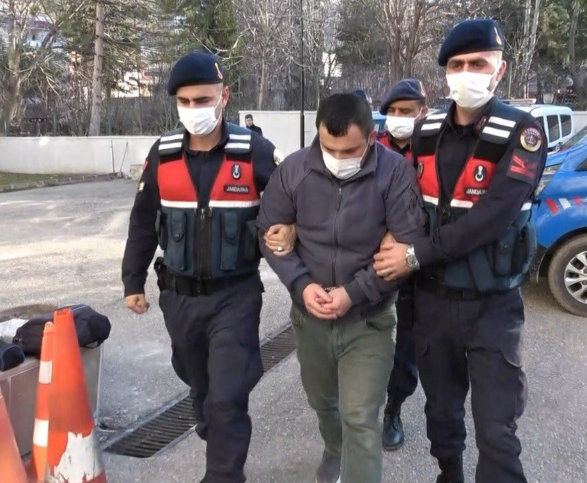 BOŞANMA AŞAMASINDAKİ EŞİNİN BABA EVİNİ SİLAHLA BASAN ADAM TUTUKLANDI
