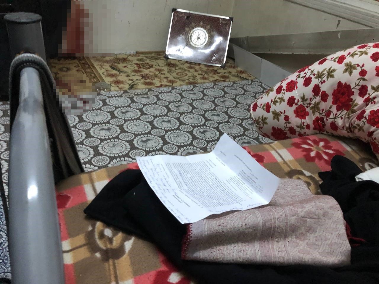 ÇOCUKLARINI GÖREMEDİĞİ İÇİN BUNALIMA GİREN BABA İNTİHAR ETTİ BİR YIL ÖNCE İNTİHAR EDEN EŞİYLE AYNI KADERİ PAYLAŞTI EVLAT HASRETİNE DAYANAMAYAN BABA İNTİHAR ETTİ 4 ÇOCUK BABASININ ACI ÖLÜMÜ