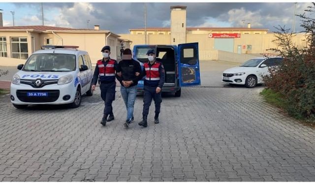 İZMİR'DE SUÇÜSTÜ YAKALANAN HIRSIZ TUTUKLANDI JANDARMA, HIRSIZI VE ARANAN ŞÜPHELİYİ KISKIVRAK YAKALADI