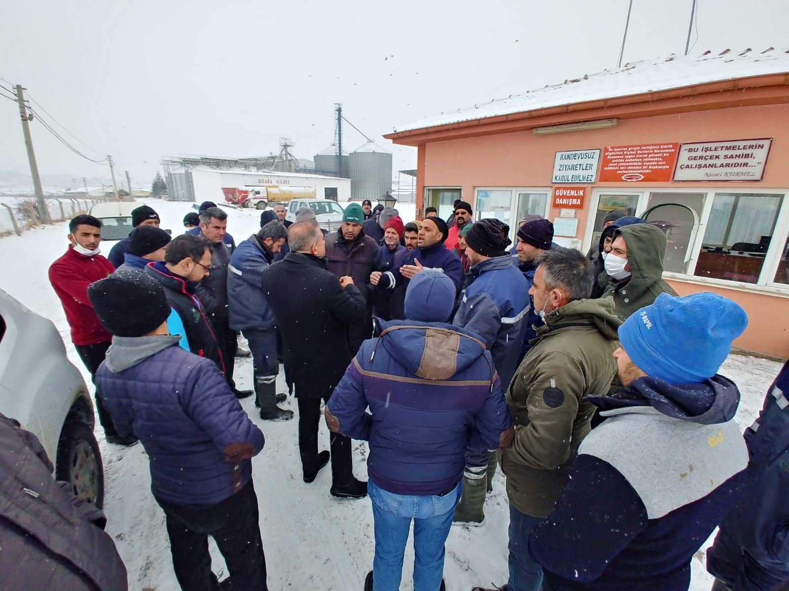 SENDİKALAŞMAK İSTEYEN İŞÇİLER İŞ BIRAKMA EYLEMİNE GİTTİ