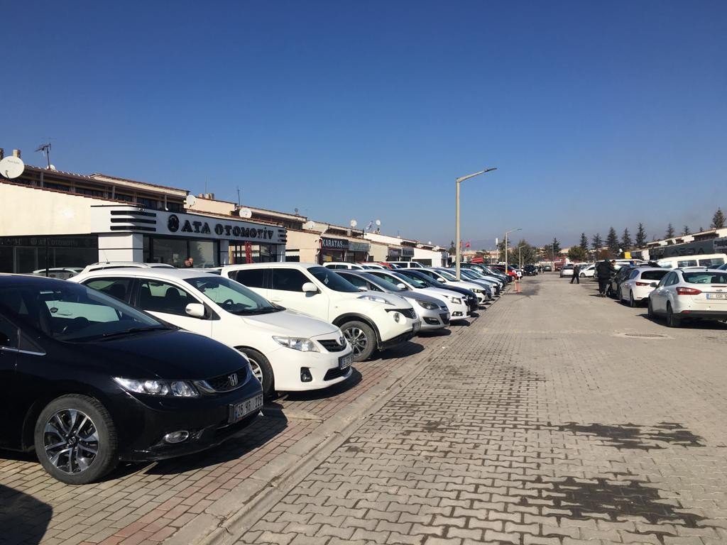 (ÖZEL) İKİNCİ EL ARAÇ SATICILARI BAHARDAN UMUTLU GALERİCİLER HAVALARIN ISINMASINI BEKLİYOR İKİNCİ EL OTOMOBİL PİYASASINDAKİ DURGUNLUK DEVAM EDİYOR ESKİŞEHİR OTO GALERİCİLER SİTESİ YÖNETİM KURULU BAŞKANI KALENDER YAŞASIN: "HAVALAR ISINDIKÇA BİR TIK DAHA İYİ OLUR ÜMİDİNİ TAŞIYORUZ"