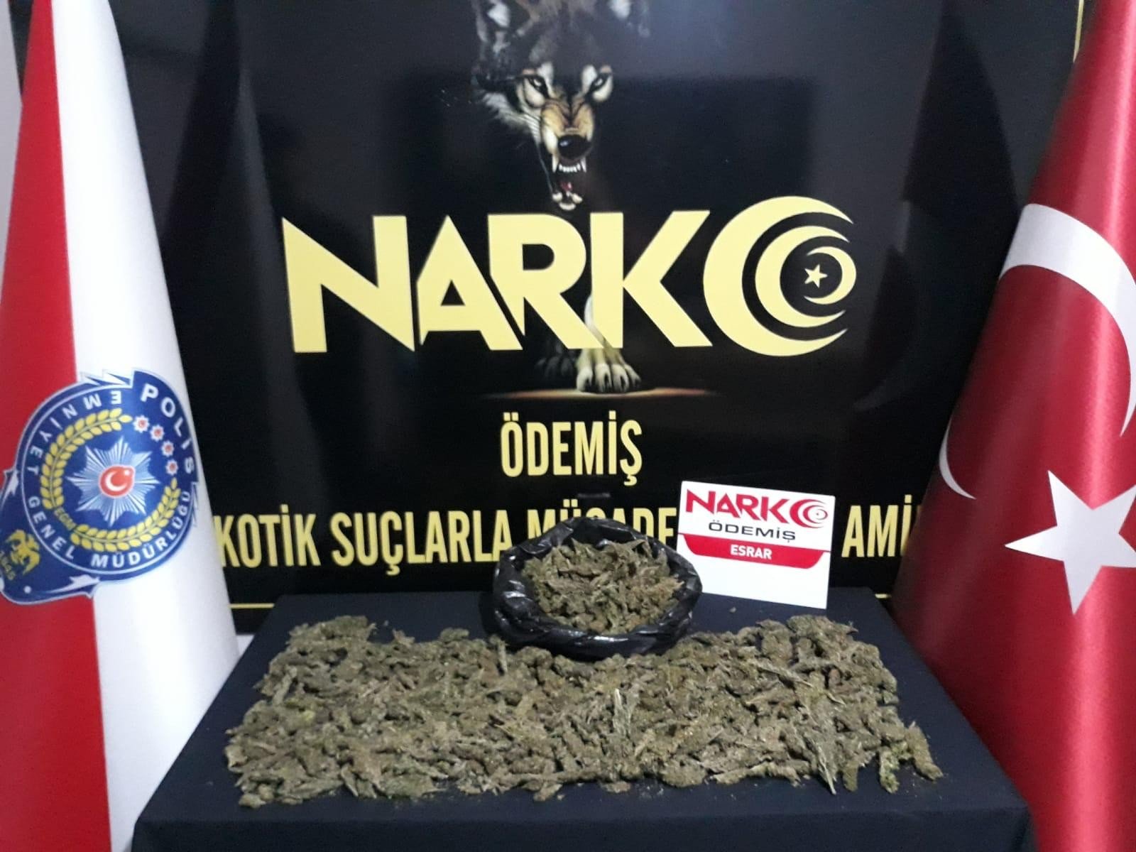 AMANSIZ TAKİPTE 2 UYUŞTURUCU TACİRİ KISKIVRAK YAKALANDI