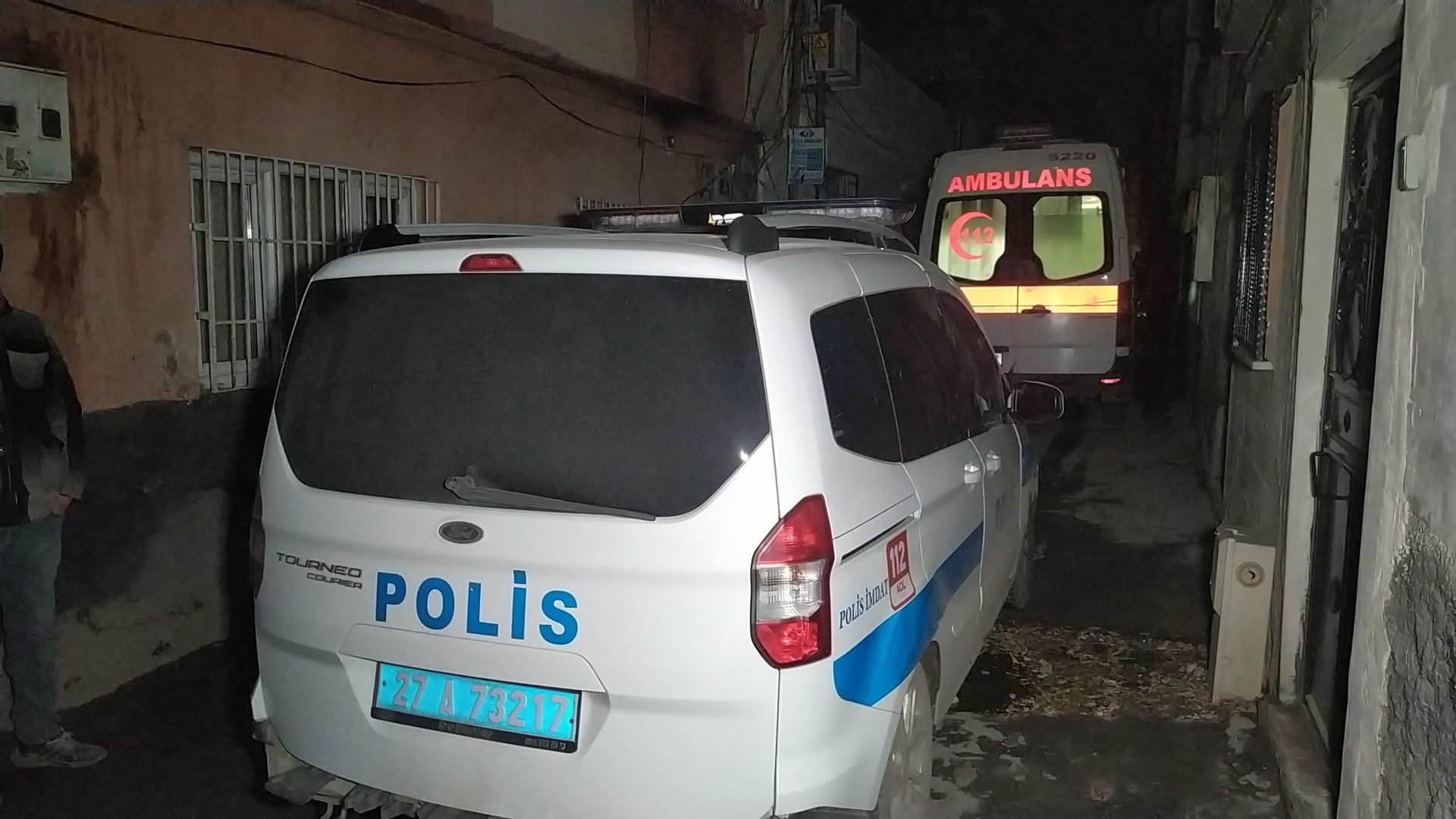 GAZİANTEP'TE SOBA FACİASI: 3 ÖLÜ ANNEANNE, KIZI VE TORUNU EVDE ÖLÜ BULUNDU GAZİANTEP'TE BİRİ ÇOCUK 3 KİŞİ SOBADAN SIZAN GAZDAN ZEHİRLENEREK HAYATINI KAYBETTİ