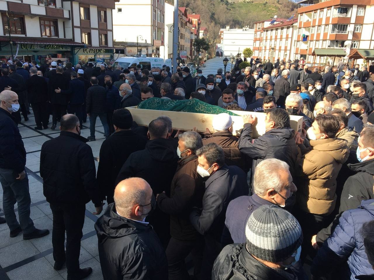 RİZELİ İŞ ADAMI AHMET ERDOĞAN MEMLEKETİ GÜNEYSU'DA SON YOLCULUĞUNA UĞURLANDI
