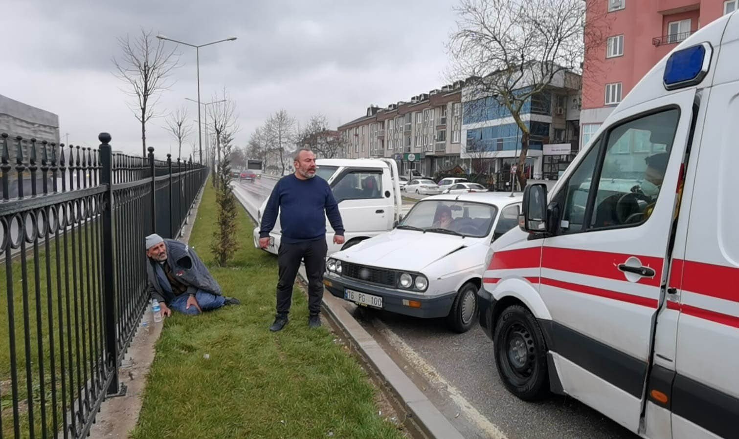 KAMYONET İLE OTOMOBİL ÇARPIŞTI: 1 YARALI