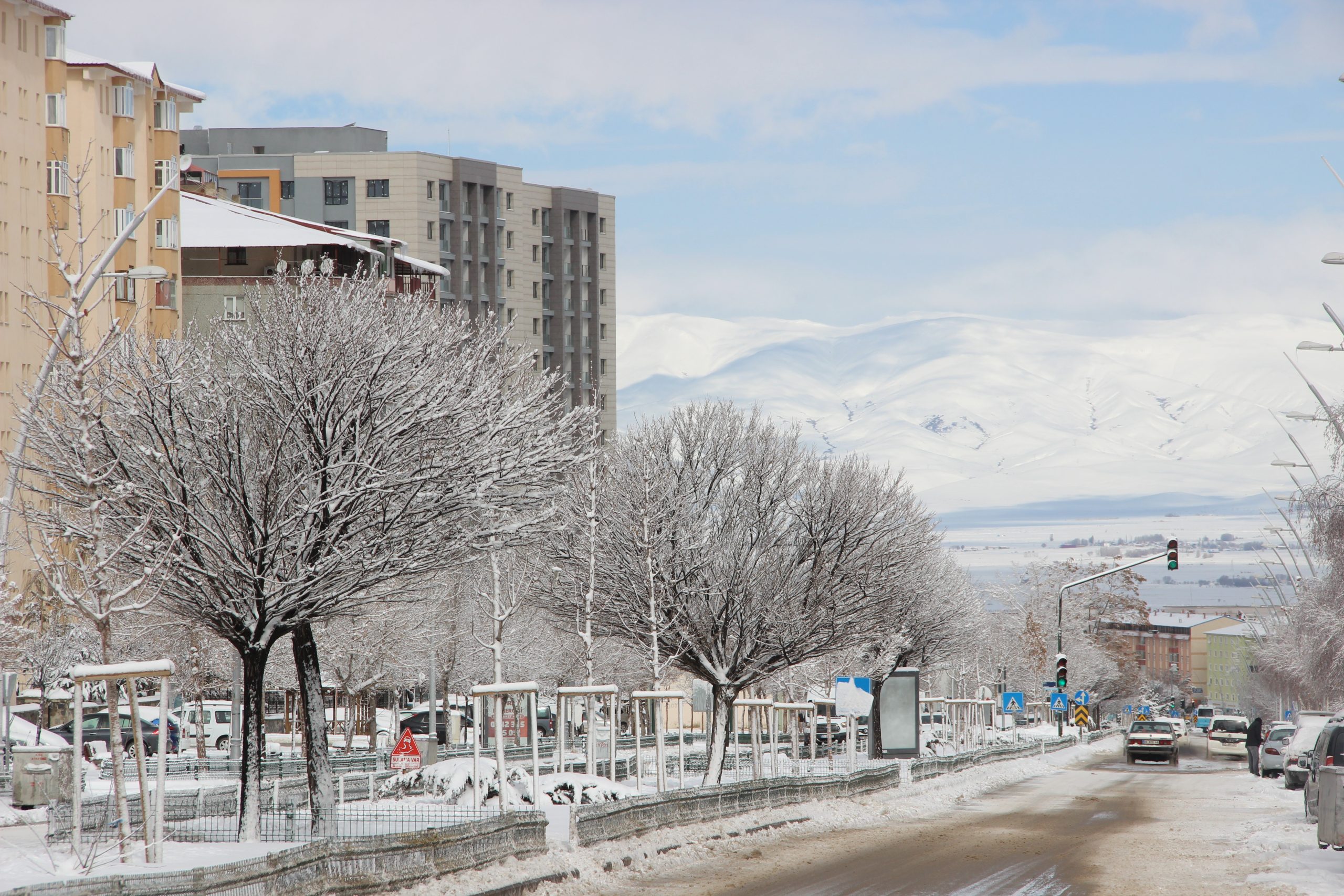 ERZURUM'A KIŞ GERİ GELDİ