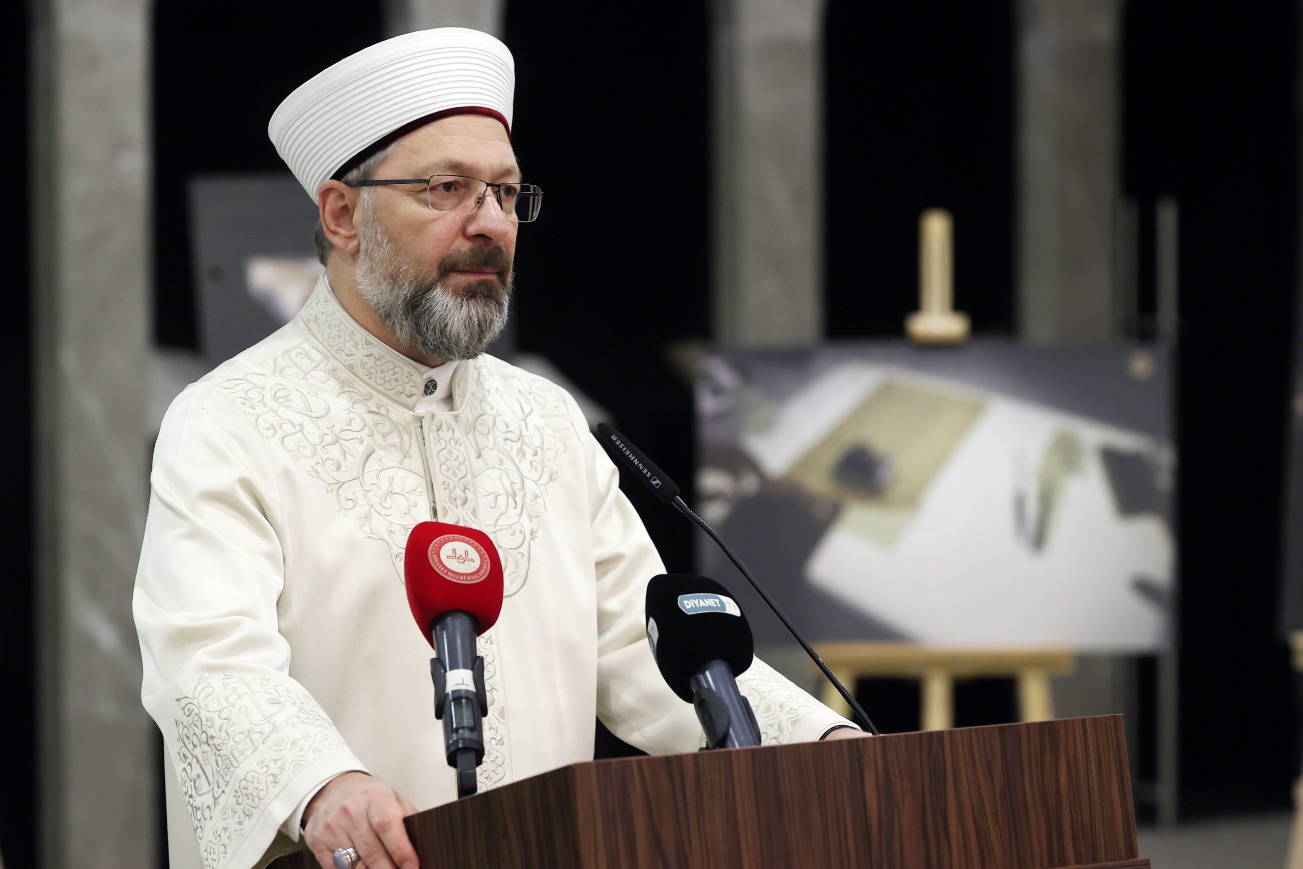 DİYANET İŞLERİ BAŞKANI ERBAŞ: "70 BİN CAMİMİZDE KİTAPLIĞIMIZ, KÜTÜPHANEMİZ VAR"