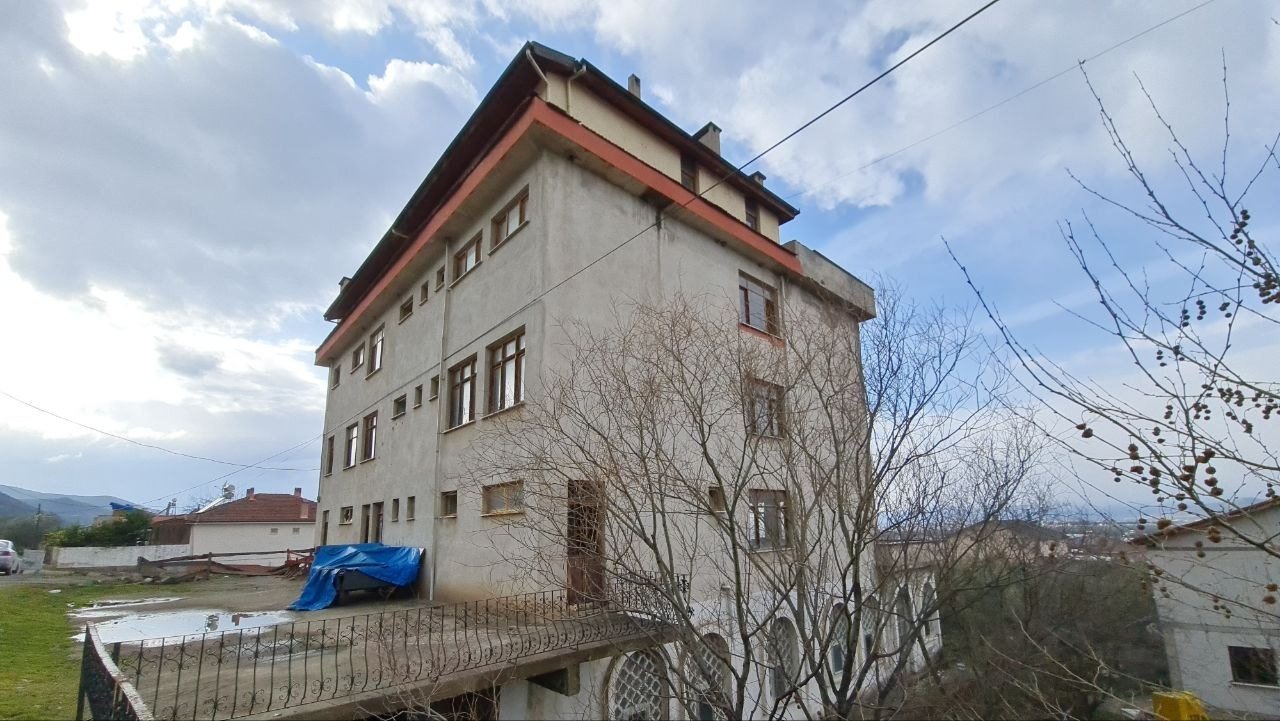 2 MİLYON LİRALIK YATILI KUR'AN KURSU ÇÜRÜMEYE TERK EDİLDİ