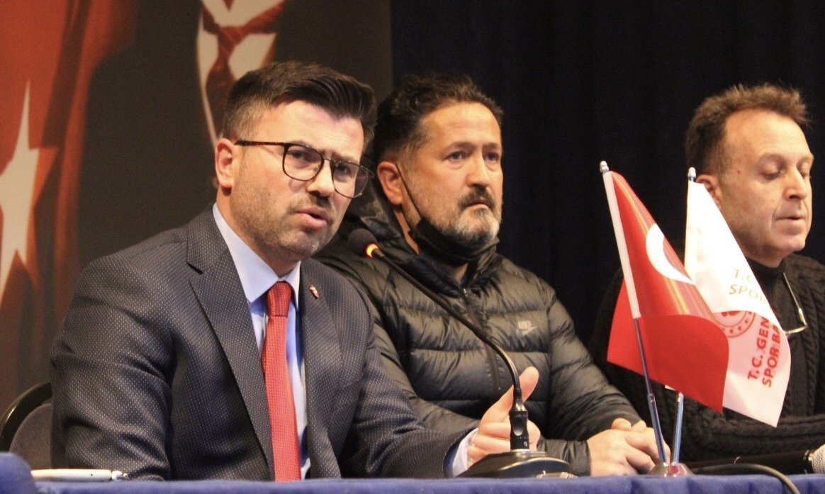 BADMİNTON TÜRKİYE ŞAMPİYONASI DÜZCE'DE BAŞLADI