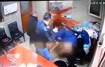 KENDİSİNİ İŞTEN ÇIKARAN PATRONUN YÜZÜNE ASİT ATTI TERMOS DOLUSU ASİDİN HEDEFİ OLAN FABRİKATÖR 1 GÖZÜNDE YÜZDE 90 KAYIP OLUŞTU