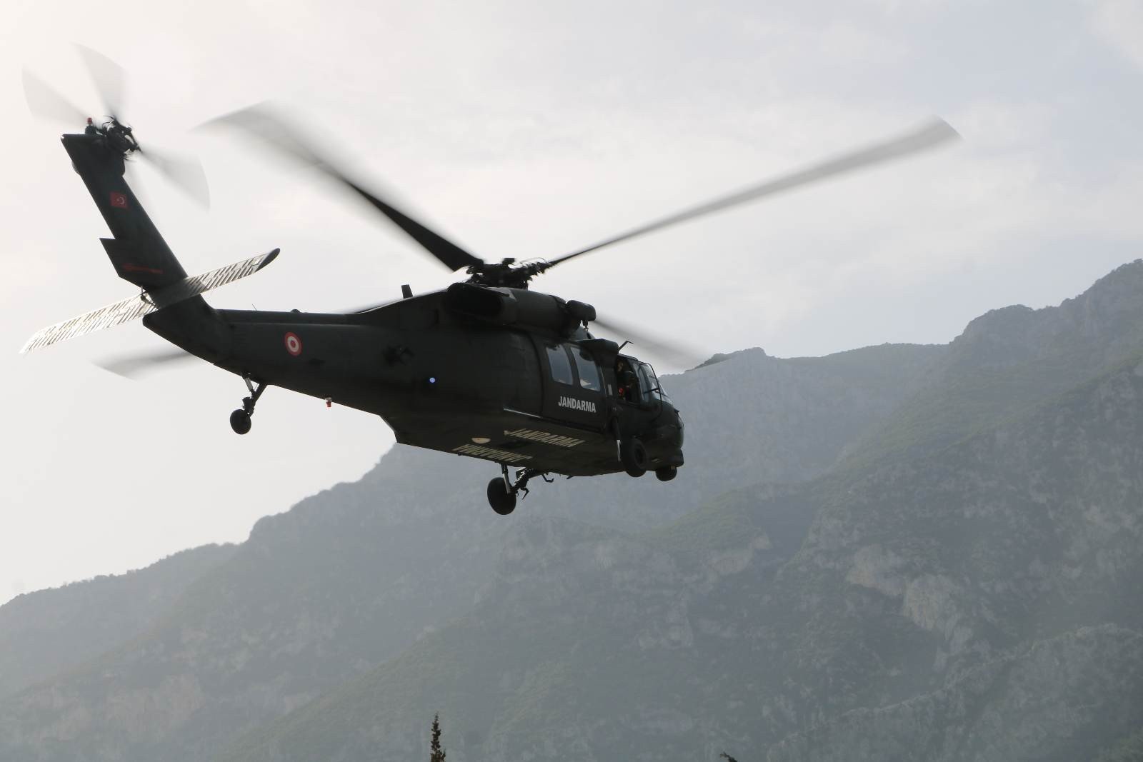 HELİKOPTERLE TRAFİK DENETİMİNDE 10 ARAÇ TRAFİKTEN MEN EDİLDİ