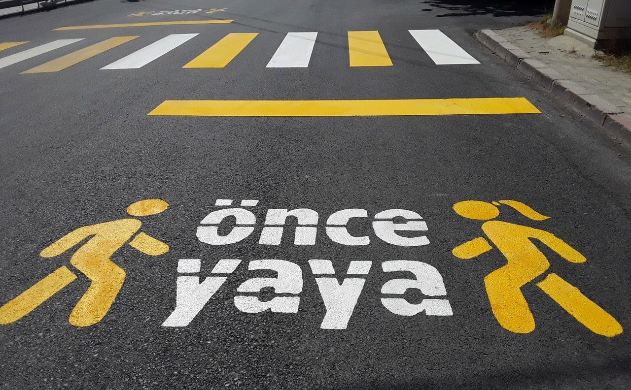 BÜYÜKŞEHİR TRAFİKTE YAYA ÖNCELİĞİNE DİKKAT ÇEKİYOR