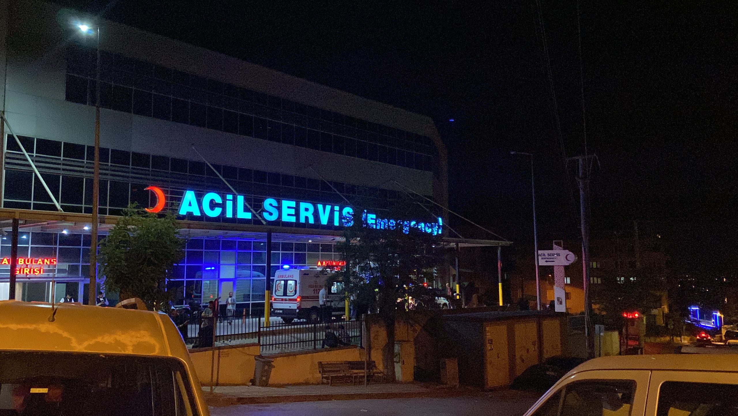 AMCA COCUKLARI ARASINDA ÇIKAN KAVGADA FENALAŞAN YAŞLI ADAM HASTANELİK OLDU