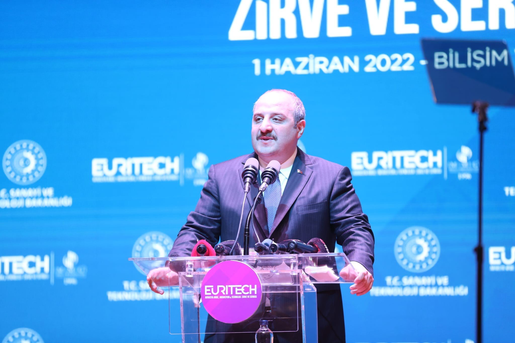 SANAYİ VE TEKNOLOJİ BAKANI VARANK: "BUNLAR GERÇEKTEN SANAYİDEN DE ÜRETİMDEN DE ANLAMIYOR" "TÜM ÇALIŞMALARIMIZDA AR-GE'Yİ, İNOVASYONU BAŞ TACI EDİYORUZ"