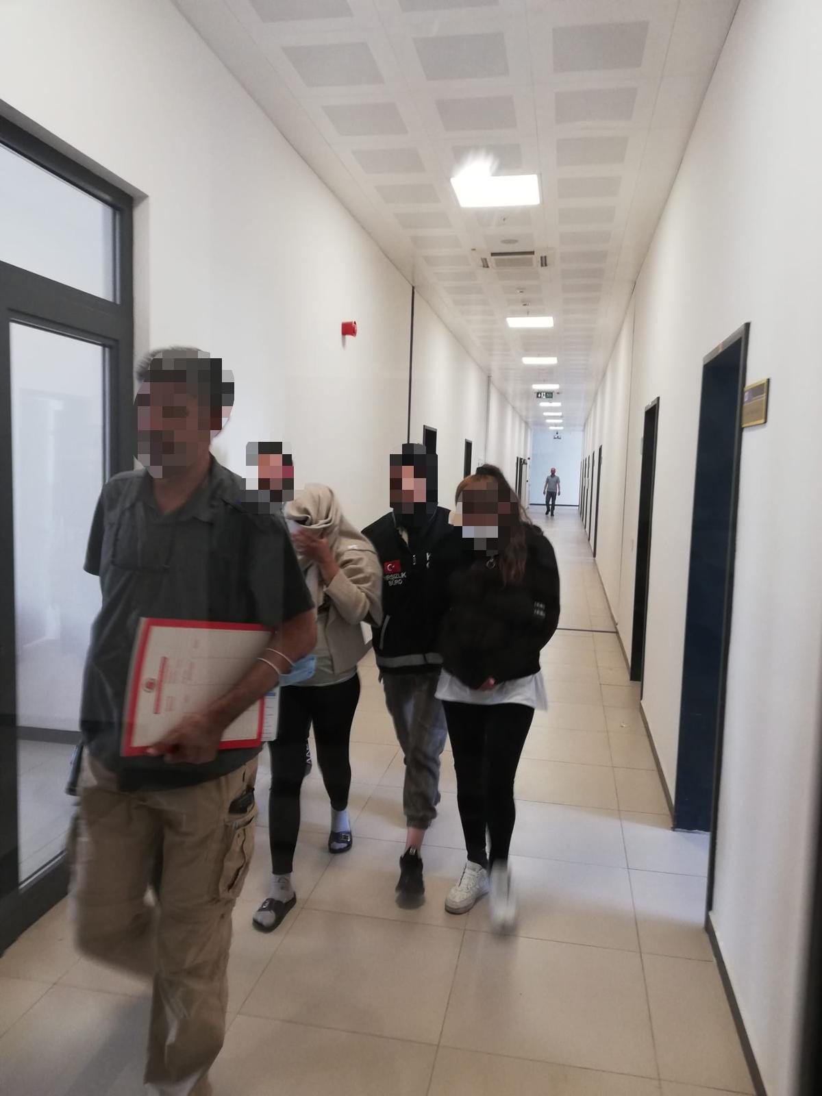 70 BİN TL DEĞERİNDE ZİYNET EŞYASI ÇALAN 2 ŞÜPHELİ YAKALANDI