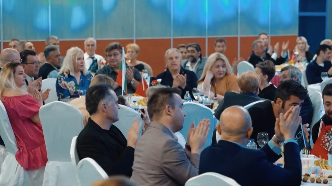 BU DAVETİN BEDELİ AĞIR OLDU: 110 BİN MAĞDUR, MİLYON DOLARLIK VURGUN CANCRİ JEWELLERY DOLANDIRICILIĞININ DETAYLARI ORTAYA ÇIKMAYA DEVAM EDİYOR PONZİ VURGUNUNDAN GERİYE, ŞAŞALI GALA YEMEKLERİ, GÖSTERİŞLİ AÇILIŞLAR, UKRAYNALI MANKENLERLE YAPTIKLARI ŞOVLAR, HEDİYELER İLE KANDIRILAN MUTLU MÜŞTERİLERİN GÖRÜNTÜLERİ KALDI