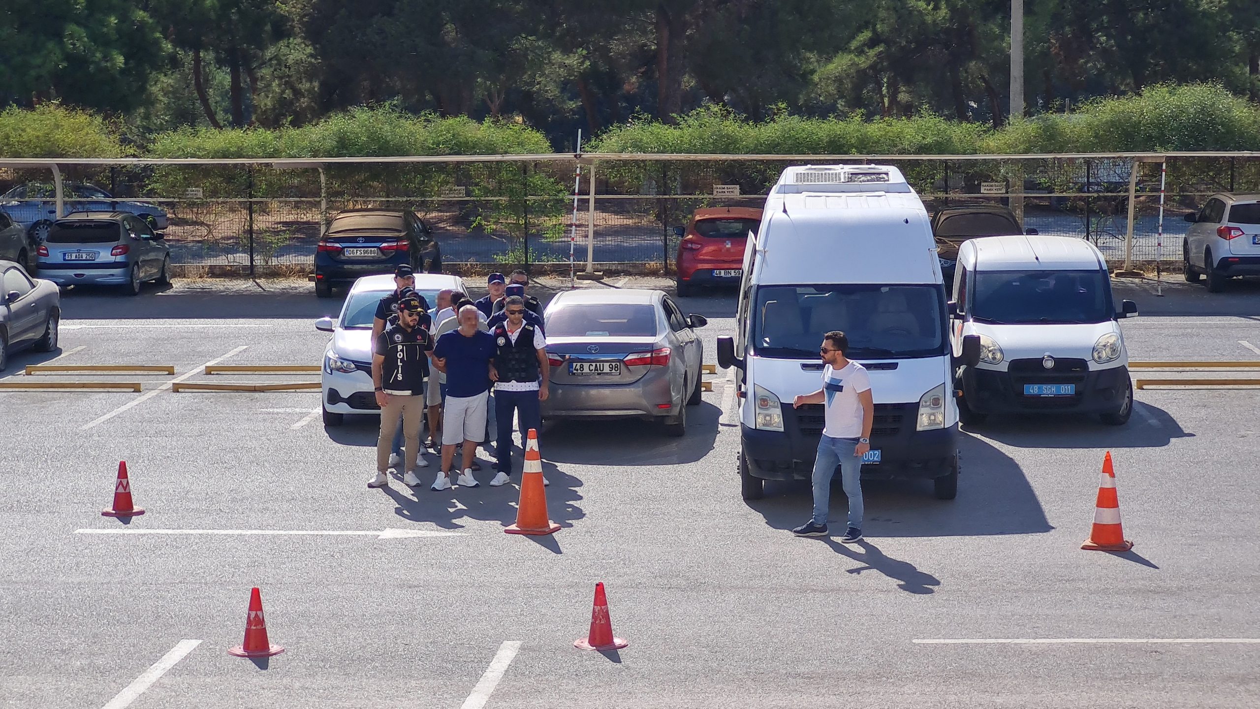 4 SAATLİK KOVALAMACAYA İLGİNÇ SAVUNMA: "GAZ KOLU TAKILI KALDI" LÜKS YAT, BATIK ARMATÖRE AİTMİŞ