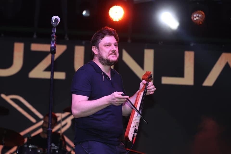 EKİN UZUNLAR SEVENLERİNİ COŞTURDU