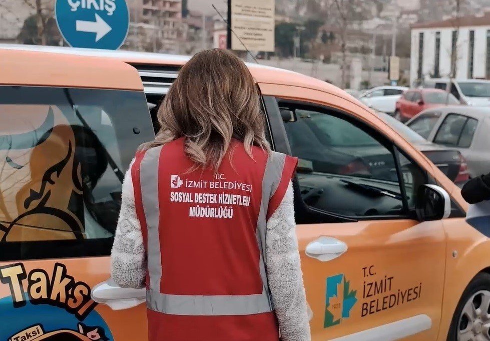 ANNE TAKSİ HİZMETİ EBEVEYNLERİN YÜZÜNÜ GÜLDÜRÜYOR