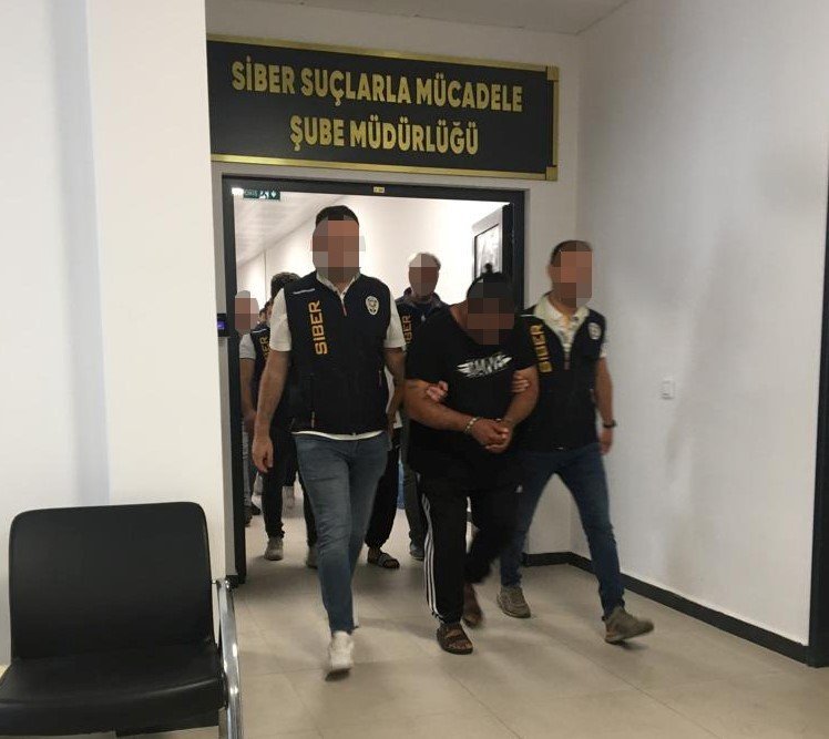 SOSYAL MEDYADA DÜŞÜK KREDİ YALANIYLA DOLANDIRICILIK POLİSE TAKILDI