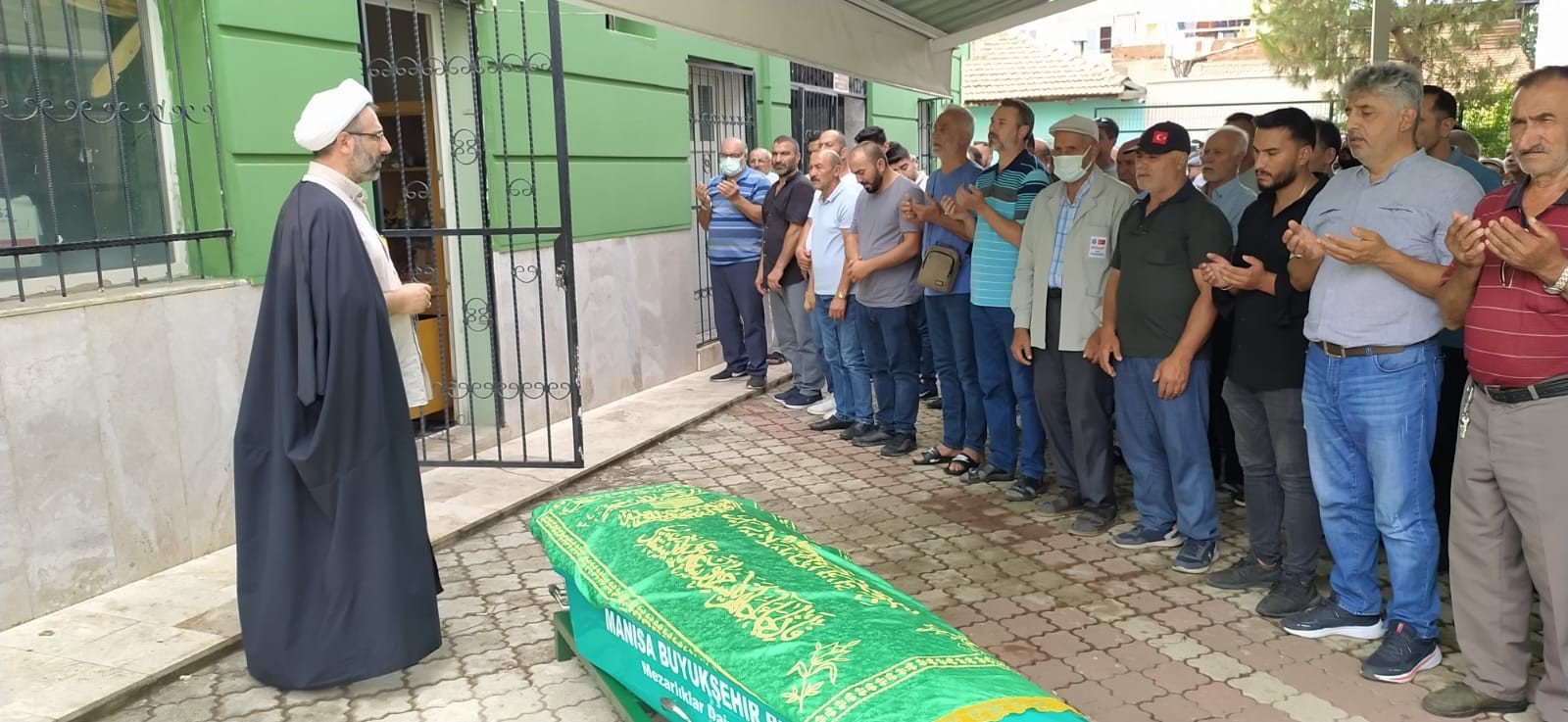 ANNE VE KARNINDAKİ BEBEĞE HÜZÜNLÜ VEDA MANİSA'NIN TURGUTLU İLÇESİNDE BEYİN KANAMASI SONUCU HAYATINI KAYBEDEN ANNE VE KARNINDAKİ BEBEĞİ TOPRAĞA VERİLDİ