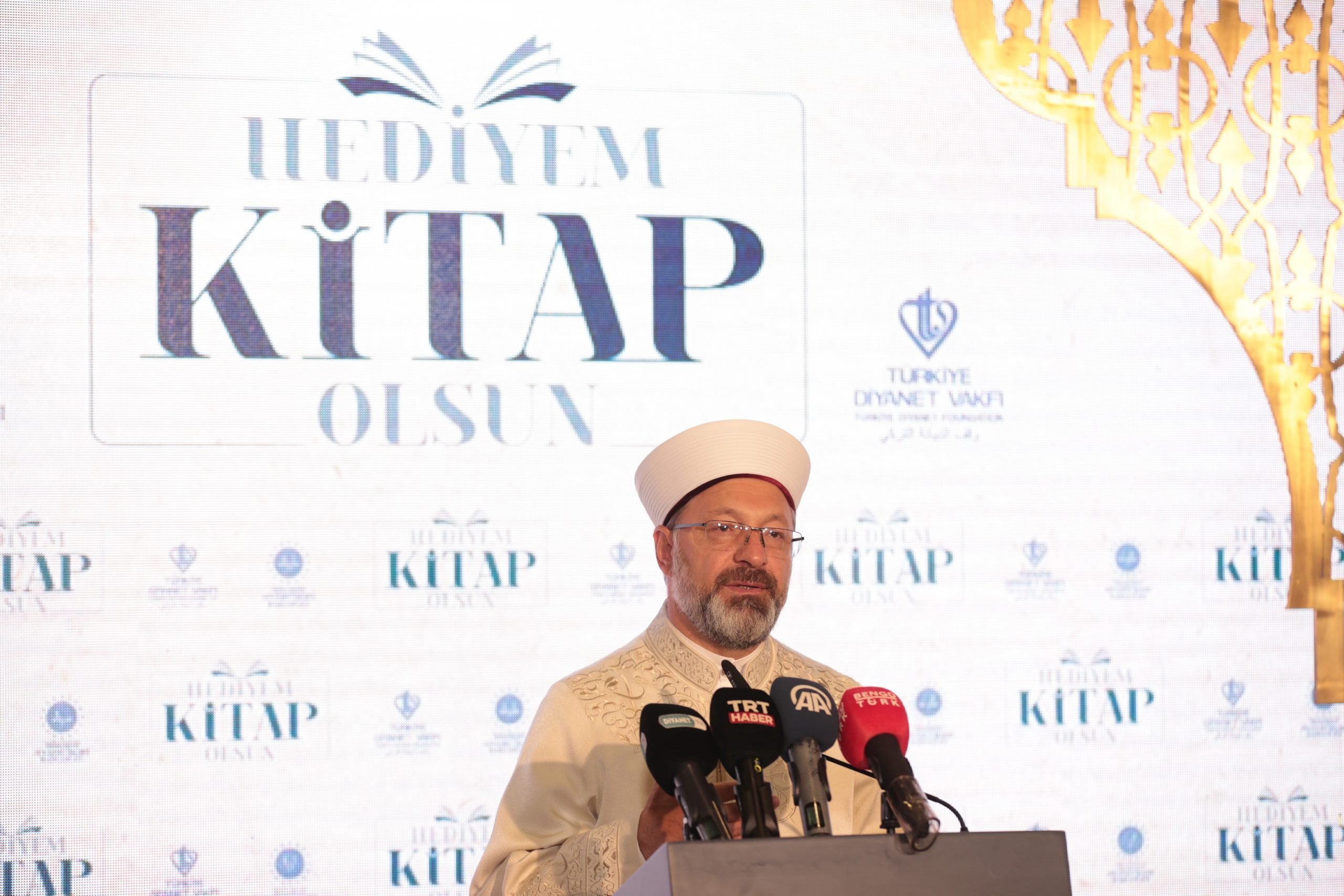 DİYANET İŞLERİ BAŞKANI ERBAŞ: "DİNİ ALANDA İNSANLARI DOĞRU ESERLERLE BULUŞTURMAYA İHTİYACIMIZ VAR"