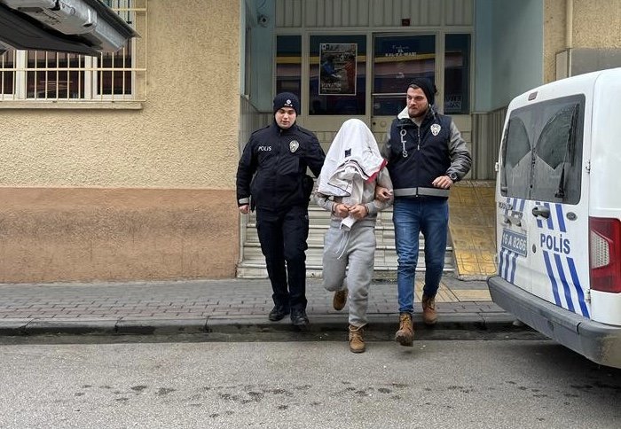 HIRSIZLIK ZANLISI POLİSTEN KAÇAMADI