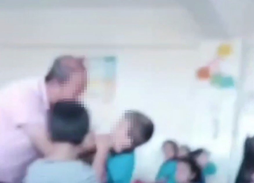 ÖĞRENCİYE ŞİDDET UYGULAYAN ÖĞRETMEN AÇIĞA ALINDI