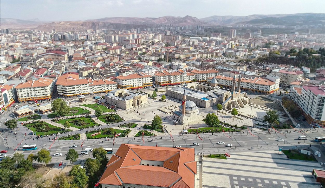 SİVAS'TA KONUT SATIŞINDA DÜŞÜŞ SİVAS'TA 2021 EYLÜL AYINDA 824 OLAN KONUT SATIŞI BU YILIN AYNI AYINDA 713'E GERİLEDİ.