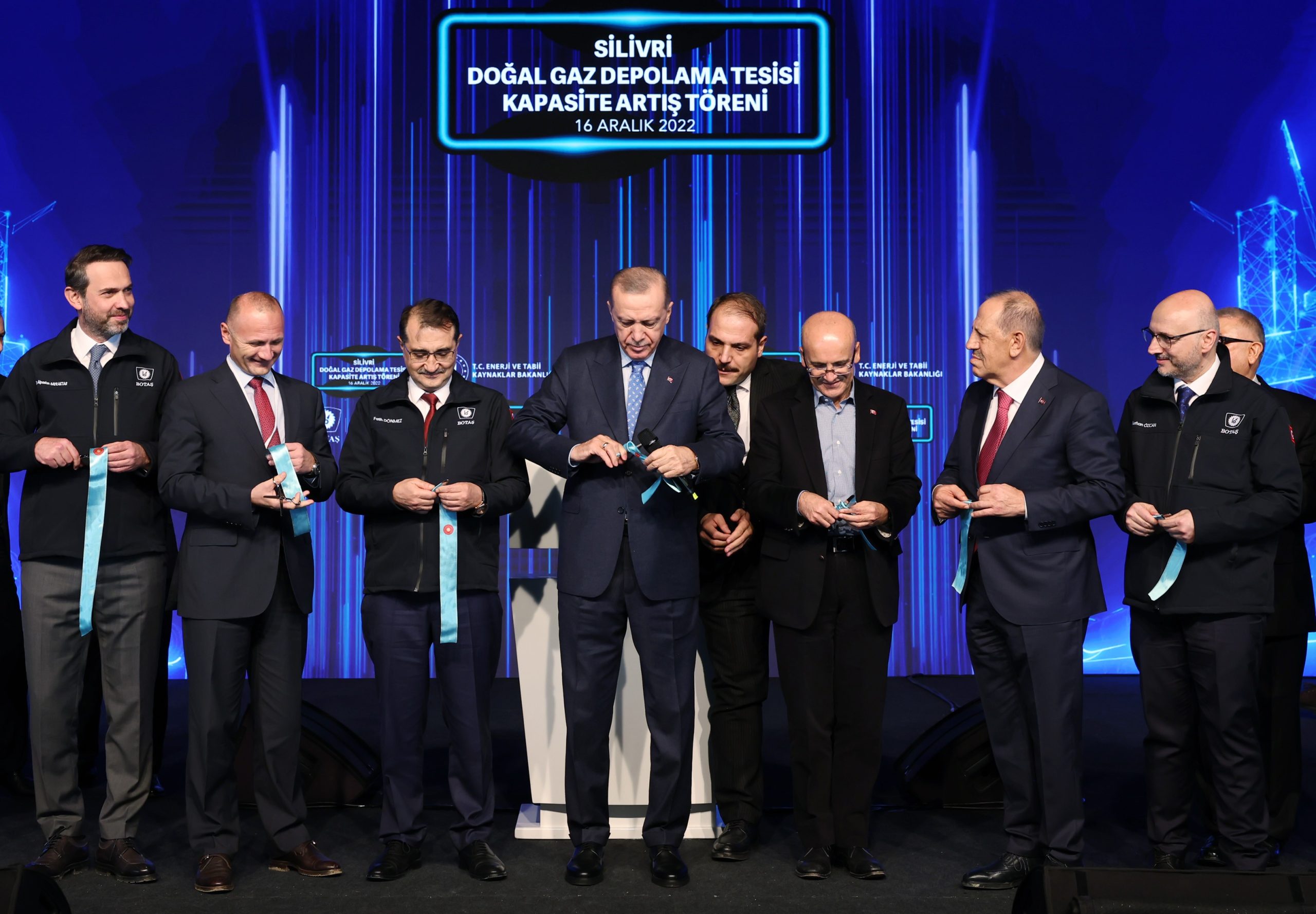 CUMHURBAŞKANI ERDOĞAN'IN YANINDA DİKKAT ÇEKEN İSİM
