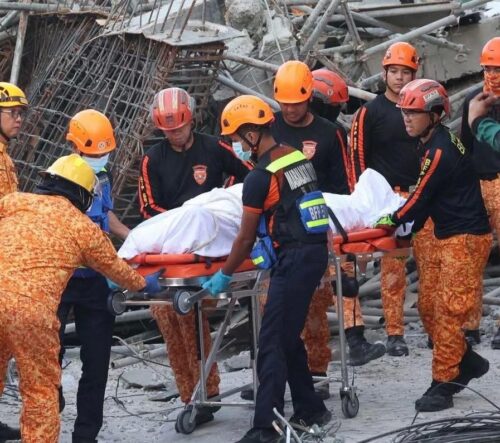 FİLİPİNLER'DE İNŞAAT HALİNDEKİ BİNA ÇÖKTÜ: 1 ÖLÜ, 22 KİŞİ ENKAZ ALTINDA